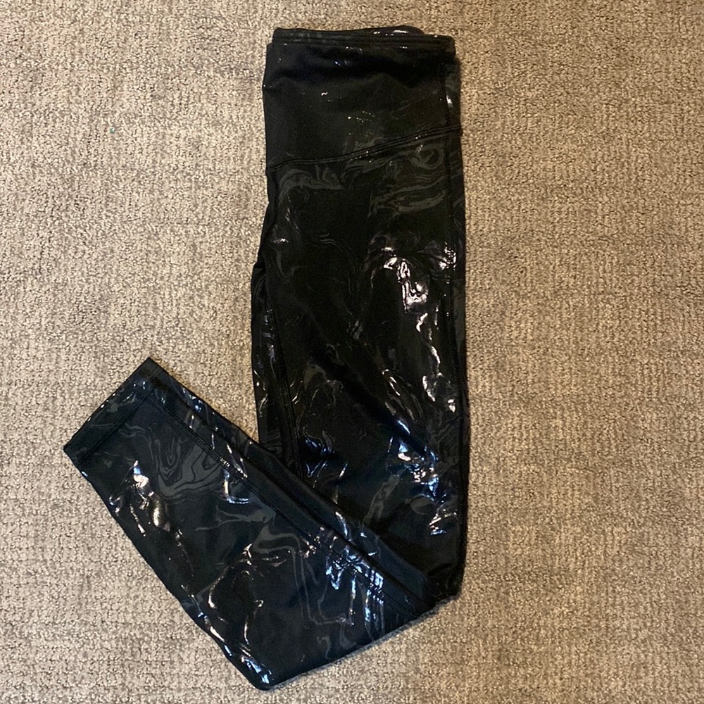 Gap Fit Shiny Black Pattern Leggings